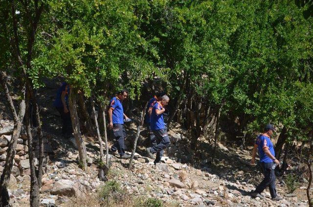 Hatay’da Kaybolan Küçük Ufuk Özel Köpeklerle Aranıyor