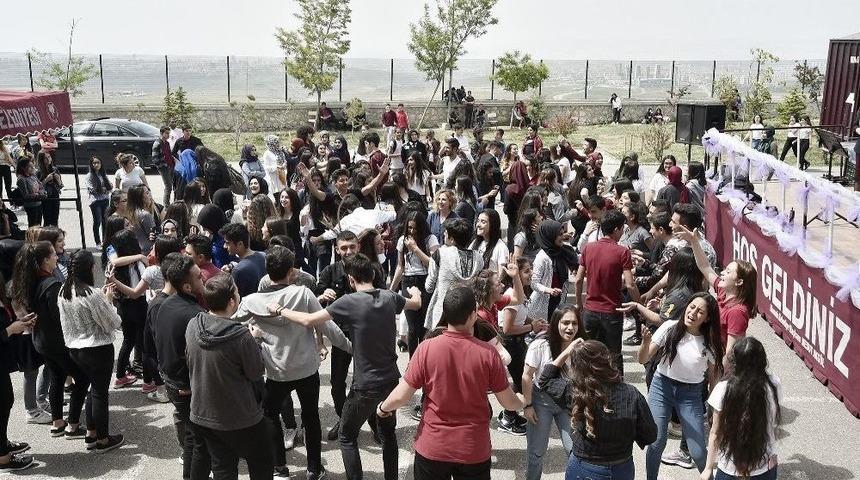 Baharın Gelişini U&ccedil;urtma U&ccedil;urarak Kutladılar