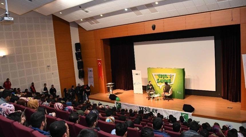 Adıyaman &Uuml;niversitesinde Gen&ccedil;lik Ve Bağımlılık Konulu S&ouml;yleşi