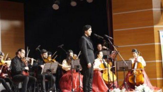 Üniversiteliler Hamlet İsahanlı İle Bir Araya Geldi