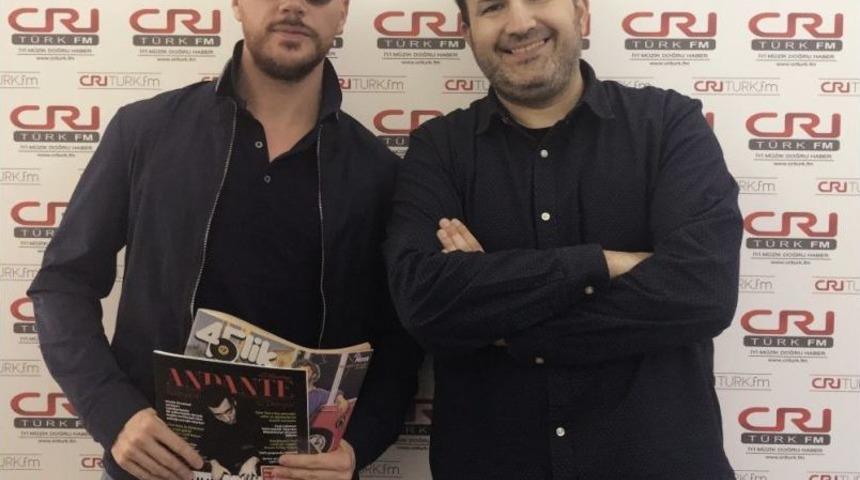 Sinan Ak&ccedil;ıl, D&uuml;nyaca &Uuml;nl&uuml; Yorumcu İle İlahi Seslendirecek