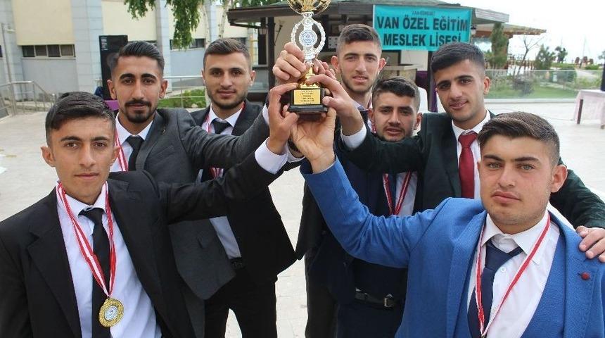 Vanlı İşitme Engelliler T&uuml;rkiye Şampiyonu Oldu