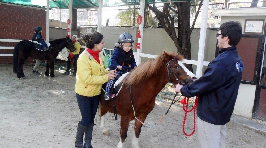 Çocukların Gelişimine Katkı İçin ’atla Terapi’