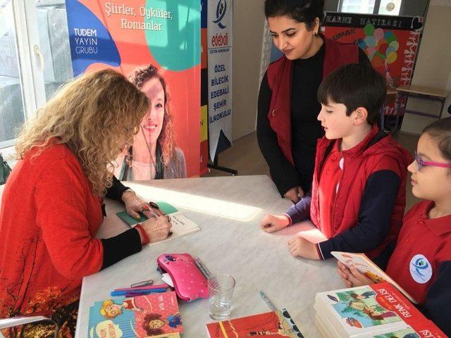 Aytül Akal Küçük Okurlarıyla Buluştu 1