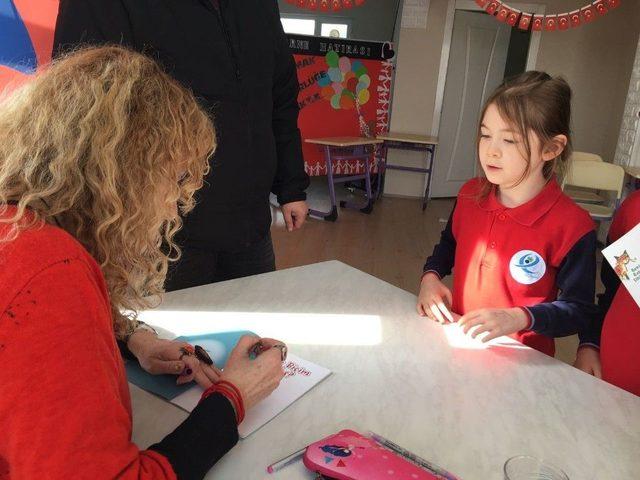 Aytül Akal Küçük Okurlarıyla Buluştu 2