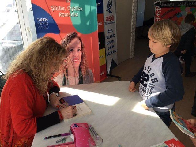 Aytül Akal Küçük Okurlarıyla Buluştu 3