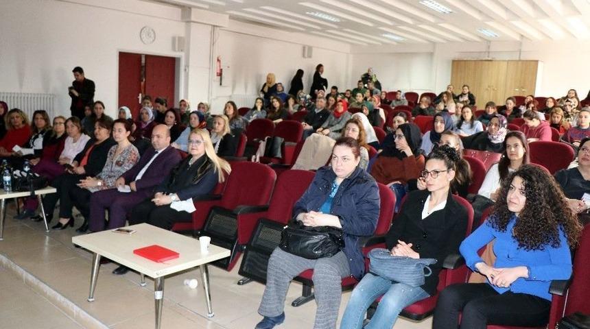 Bebekleri Doğumdan Sonra Yalnız Bırakmak G&uuml;vensizlik Başlangıcı