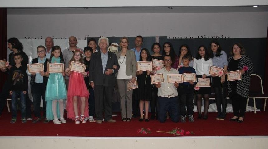 &Ccedil;an&rsquo;da &rsquo;bir Bu&ccedil;uk Porsiyon Karışık&rsquo; Oyunu Sahnelendi