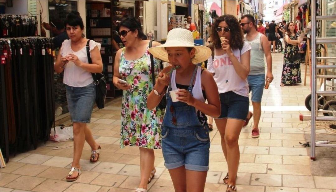 Yerli Turist Tatile &Ccedil;ıktı Turizmcinin Y&uuml;z&uuml; G&uuml;ld&uuml;