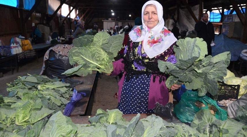 Yıkılması Planlanan Kadınlar Pazarı&rsquo;nın Esnafı Kendilerine Yer G&ouml;sterilmemesine Tepkili