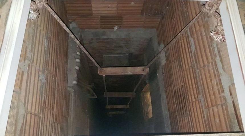 Havalandırma Boşluğundan Girdikleri Evde Para Dolu Kasayı Patlattılar