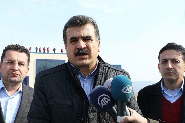 Karabük’te İşten Çıkarılan İşçiler Haddehane Çatısına Çıkarak Eylem Yaptı