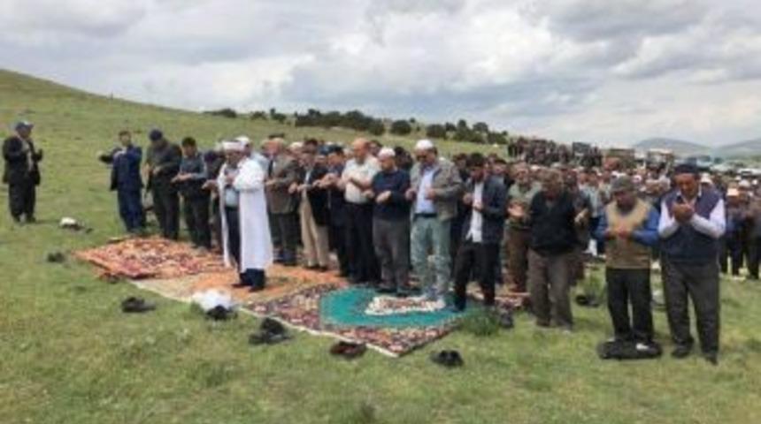 Altıntaş&rsquo;ta Ş&uuml;k&uuml;r Ve Yağmur Duası