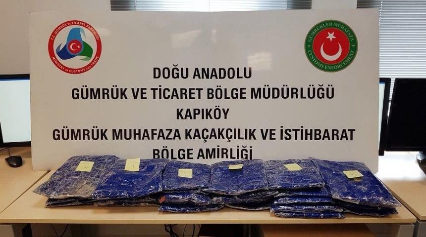 V&uuml;cutlarına Sardıkları Eroinle T&uuml;rkiye&rsquo;ye Girmek İsterken Yakalandılar