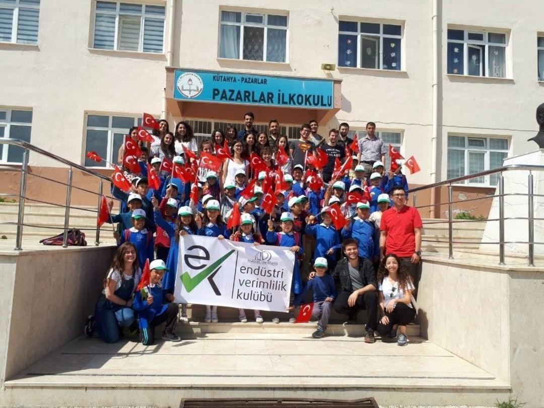 Anadolu &Uuml;niversitesi &Ouml;ğrencilerinden Pazarlar İlkokulu&rsquo;na Yardım Eli