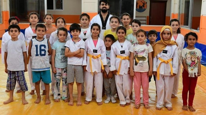 Şanlıurfa&rsquo;da Gen&ccedil;lere Y&ouml;nelik Yatırımlar S&uuml;r&uuml;yor