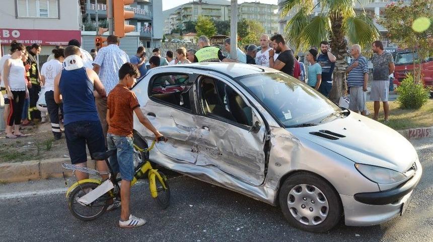 Milas&rsquo;ta Otomobil İle Tır &Ccedil;arpıştı; 4 Yaralı