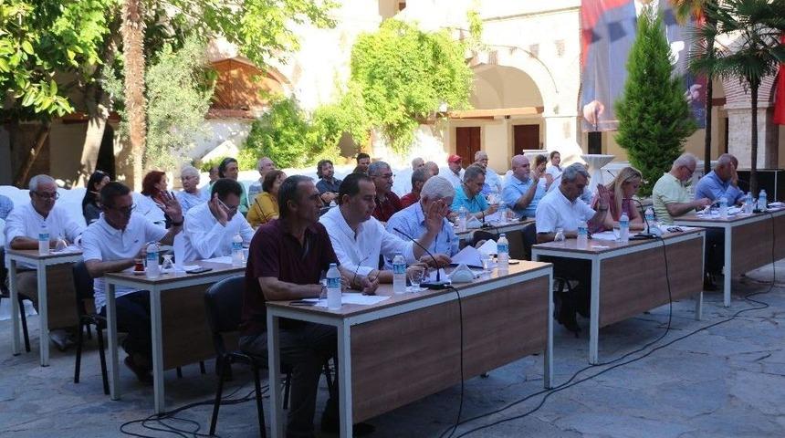 Kuşadası Belediye Meclisi Kervansaray&rsquo;da Yapıldı