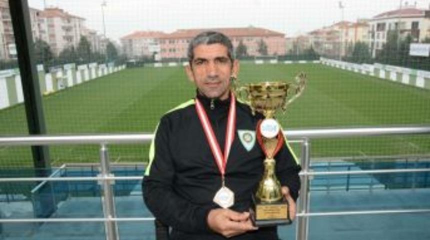 Şampiyon Atlet Sakatlıktan T&uuml;rkiye İkinciliğiyle D&ouml;nd&uuml;