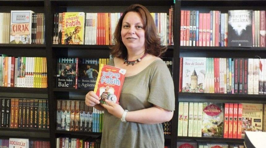 İzmirli Yazar Karelmas’ı Yazdı
