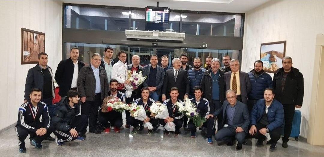 Şampiyon Hokeyciler Gaziantep&rsquo;te