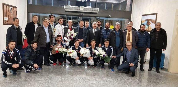 Şampiyon Hokeyciler Gaziantep’te G1