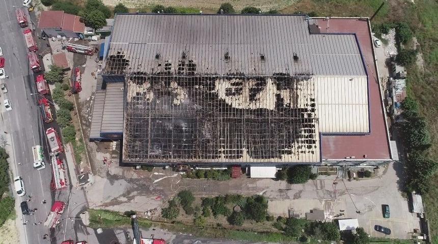 Hadımk&ouml;y&rsquo;de Fabrika Yangınında Son Durum Havadan G&ouml;r&uuml;nt&uuml;lendi