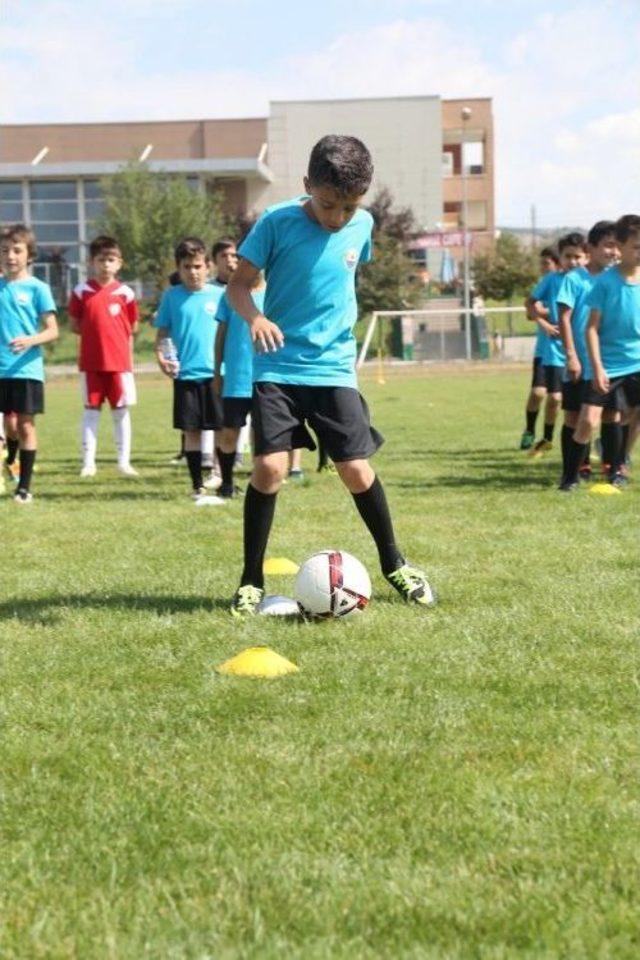 Gölbaşı Belediyesi Yaz Spor Okullarına Yoğun İlgi