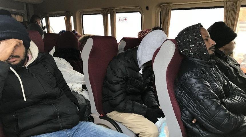 Durdurulan Otob&uuml;ste 41 Ka&ccedil;ak Yakalandı