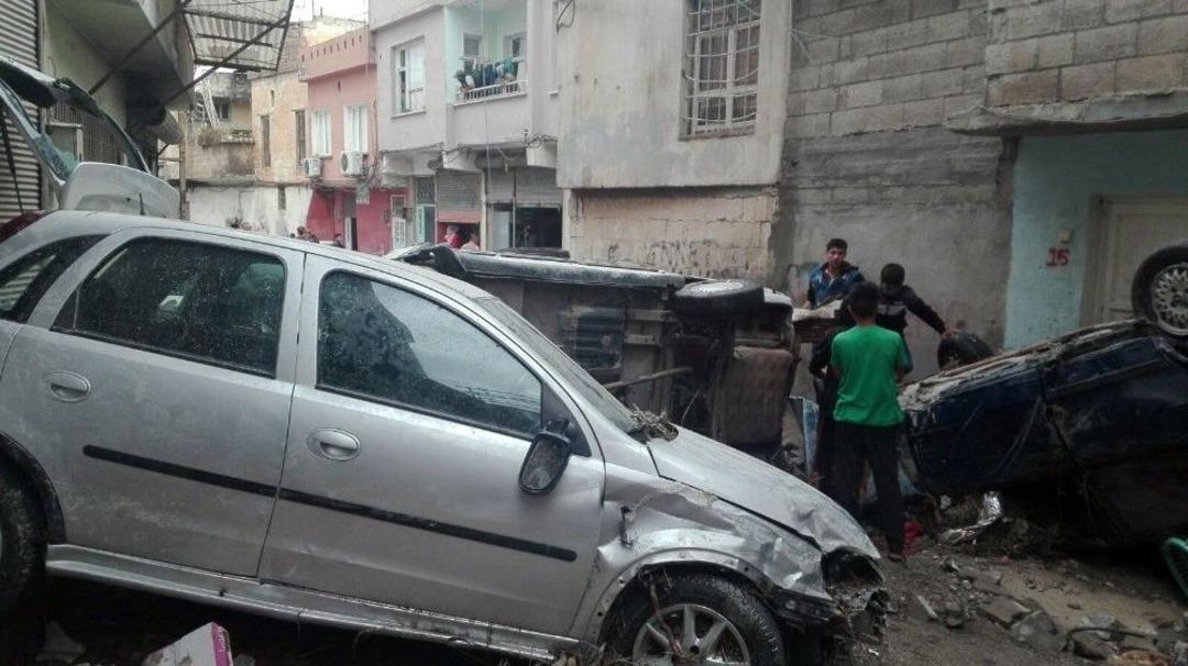 Şanlıurfa&rsquo;da Sel Suları Otomobilleri &Ouml;n&uuml;ne Kattı