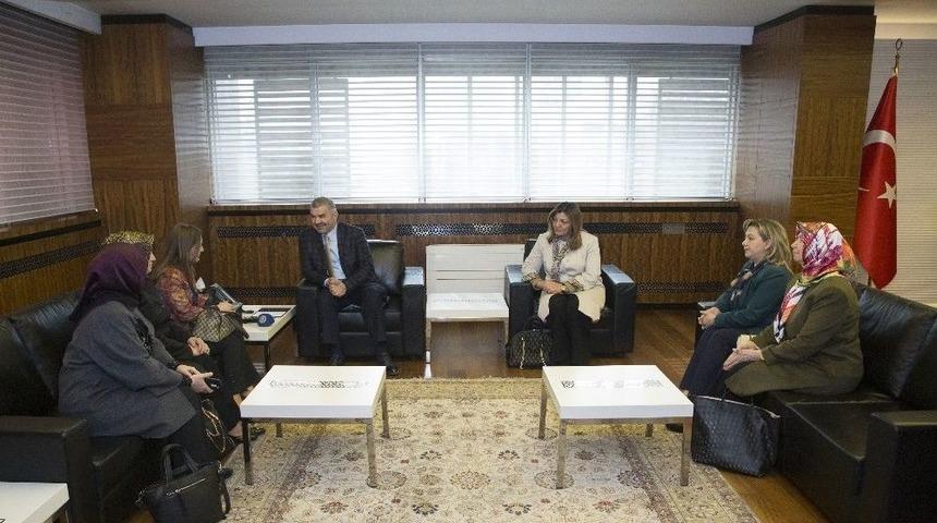 Ak Parti Kadın Kolları Üyeleri Başkan Çelik’i Ziyaret Etti