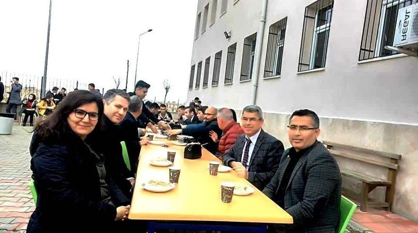 Liseliler Dualarıyla Mehmet&ccedil;iğe Destek Oldu