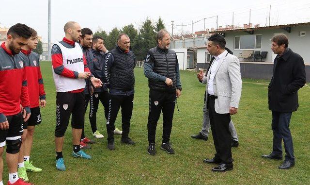G. Manisaspor’un Yeni Yönetimi Futbolcularla Buluştu