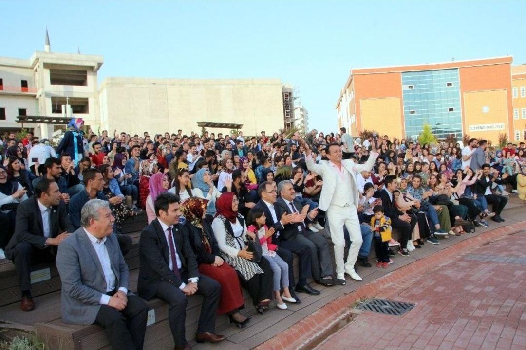 &Uuml;niversiteli &Ouml;ğrenciler Mehmet Yakar İle Coştu