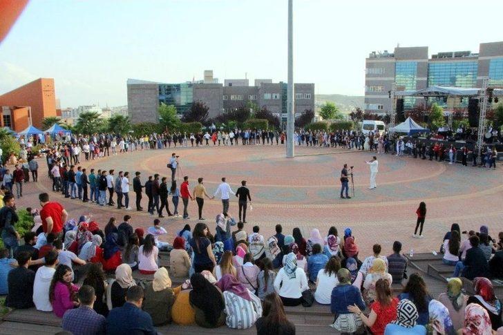 Üniversiteli Öğrenciler Mehmet Yakar İle Coştu G2