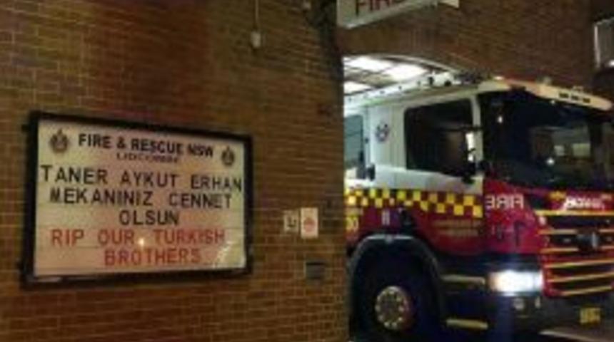 Avustralya&rsquo;lı İtfaiyeciler Şehit Meslektaşlarını Unutmadı