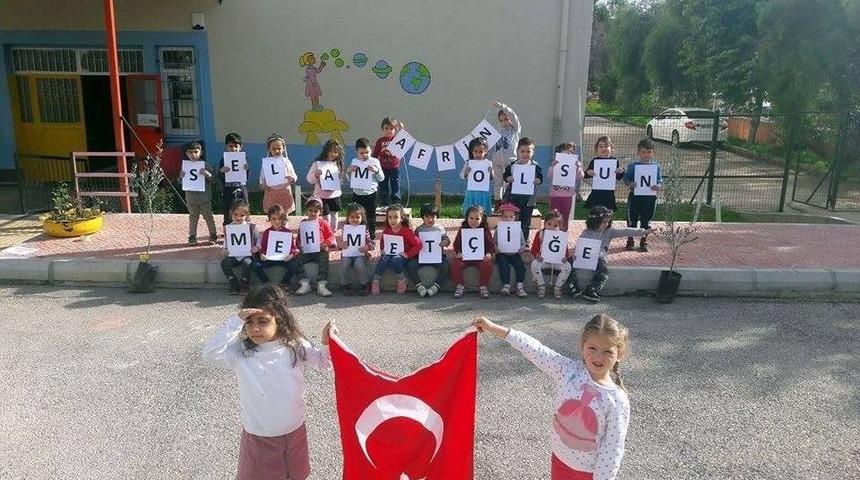 Minik Kelebeklerden Mehmet&ccedil;iğe Selam