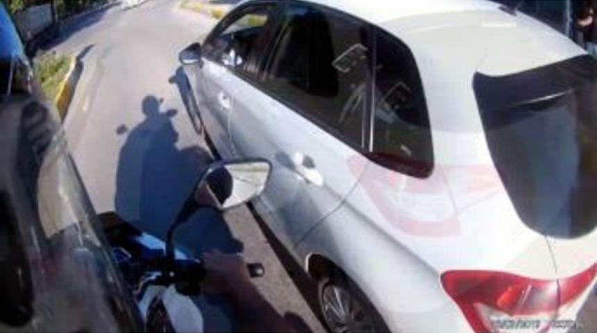 Emniyet M&uuml;d&uuml;r&uuml;nden Motosikletliye &Ccedil;arpan S&uuml;r&uuml;c&uuml;ye, "yaptığını Beğendin Mi? &Ouml;z&uuml;r Dile"