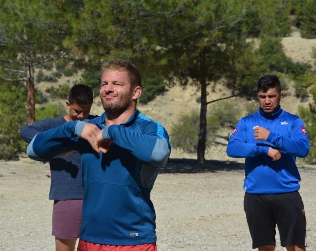 Kırkpınar&rsquo;ın Başpehlivanı Balaban G&uuml;reşlere Antalya&rsquo;da Hazırlanıyor