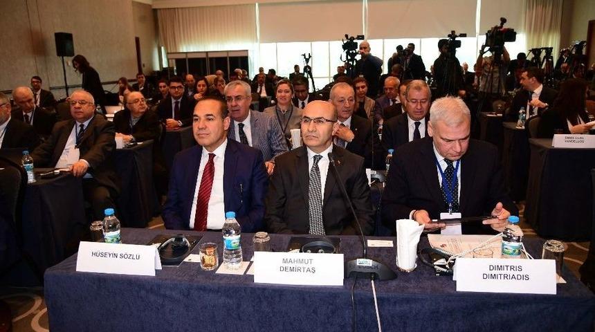 S&ouml;zl&uuml;&rsquo;den &lsquo;m&uuml;lteci&rsquo; Vurgusu