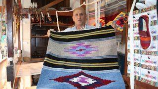Küçücük Dükkanında Ürettiği Kilimleri Dünyaya İhraç Ediyor
