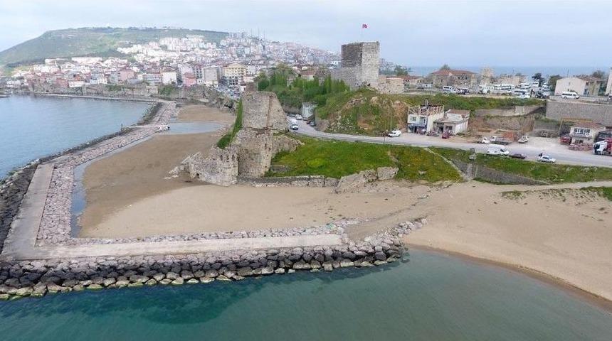 Sinop&rsquo;un Kumkapı Sahilindeki K&ouml;t&uuml; Deniz Kokusu Vatandaşları Rahatsız Ediyor