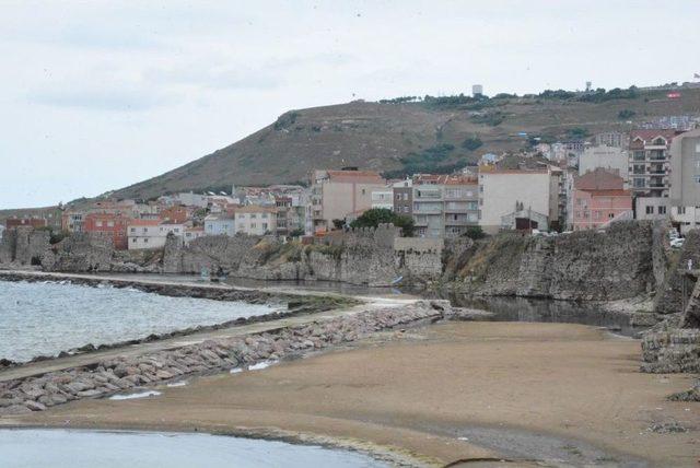 Sinop’un Kumkapı Sahilindeki Kötü Deniz Kokusu Vatandaşları Rahatsız Ediyor