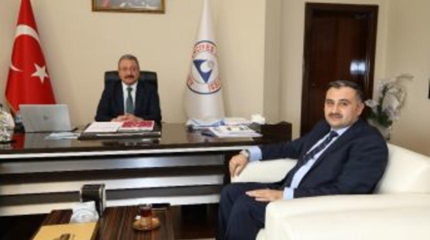 Başkan Cabbar Er&uuml; Rekt&ouml;r&uuml; Muhammet G&uuml;ven&rsquo;i Ziyaret Etti