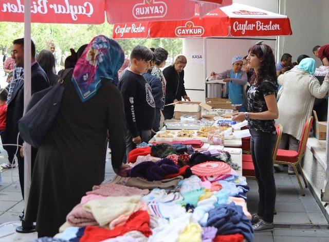 Erü Çocuk Hastanesi’nde Maddi Durumu İyi Olmayan Çocuklar Yararına Kermes Düzenlendi