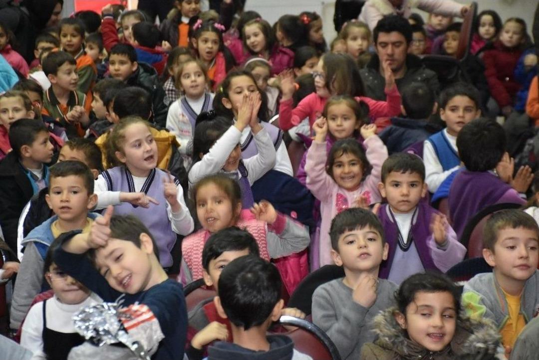 Dursunbey&rsquo;de &rsquo;pişman Patiler&rsquo; Oyununa Yoğun İlgi