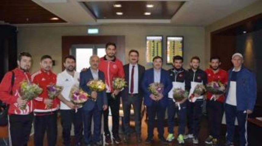 Avrupa &Uuml;&ccedil;&uuml;nc&uuml;s&uuml; Serbest G&uuml;reş Milli Takımı Yurda D&ouml;nd&uuml;