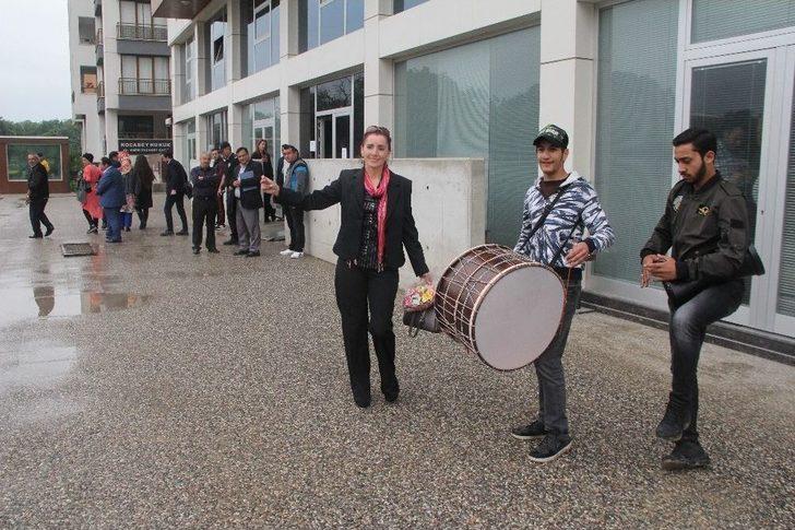 Boşanma Davasını Davul Ve Dümbelek İle Kutladı G3