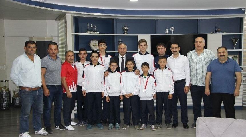 Başkan Ay&rsquo;dan Gen&ccedil; G&uuml;reş&ccedil;ilere Tam Destek