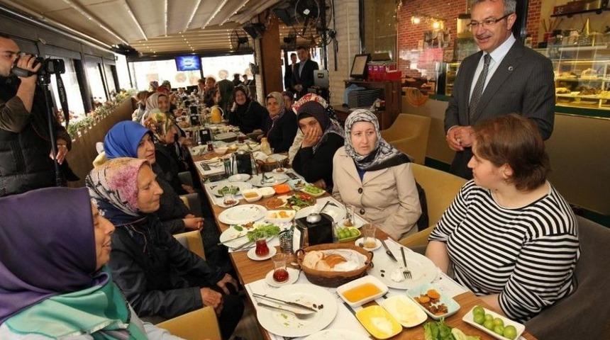 Başkan Köşker Anneler İle Bir Araya Geldi